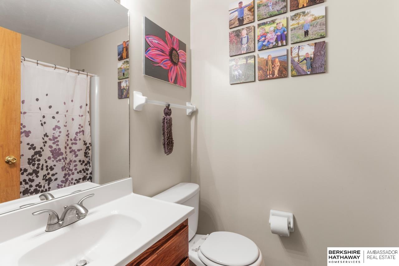 Omaha, Nebraska 68122, United States, 4 Bedrooms Bedrooms, ,3 BathroomsBathrooms,Residential,Active,189521