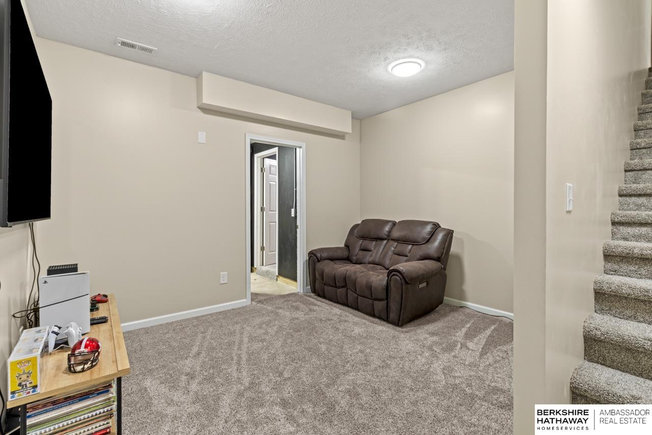 Omaha, Nebraska 68122, United States, 4 Bedrooms Bedrooms, ,3 BathroomsBathrooms,Residential,Active,189521