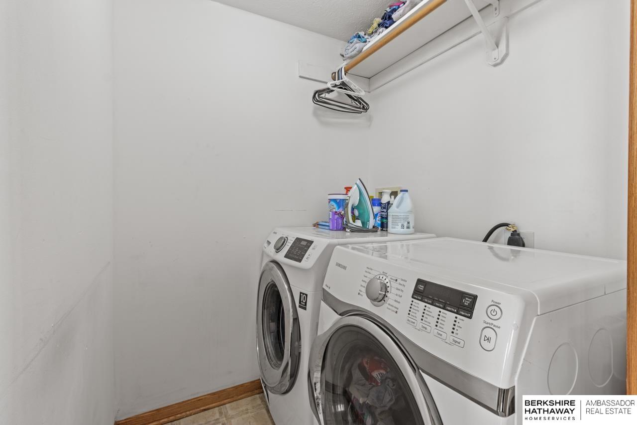 Omaha, Nebraska 68122, United States, 4 Bedrooms Bedrooms, ,3 BathroomsBathrooms,Residential,Active,189521