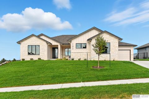 Photo of 11412 S 124th Street, Papillion, NE 68046 (MLS # 22524334)