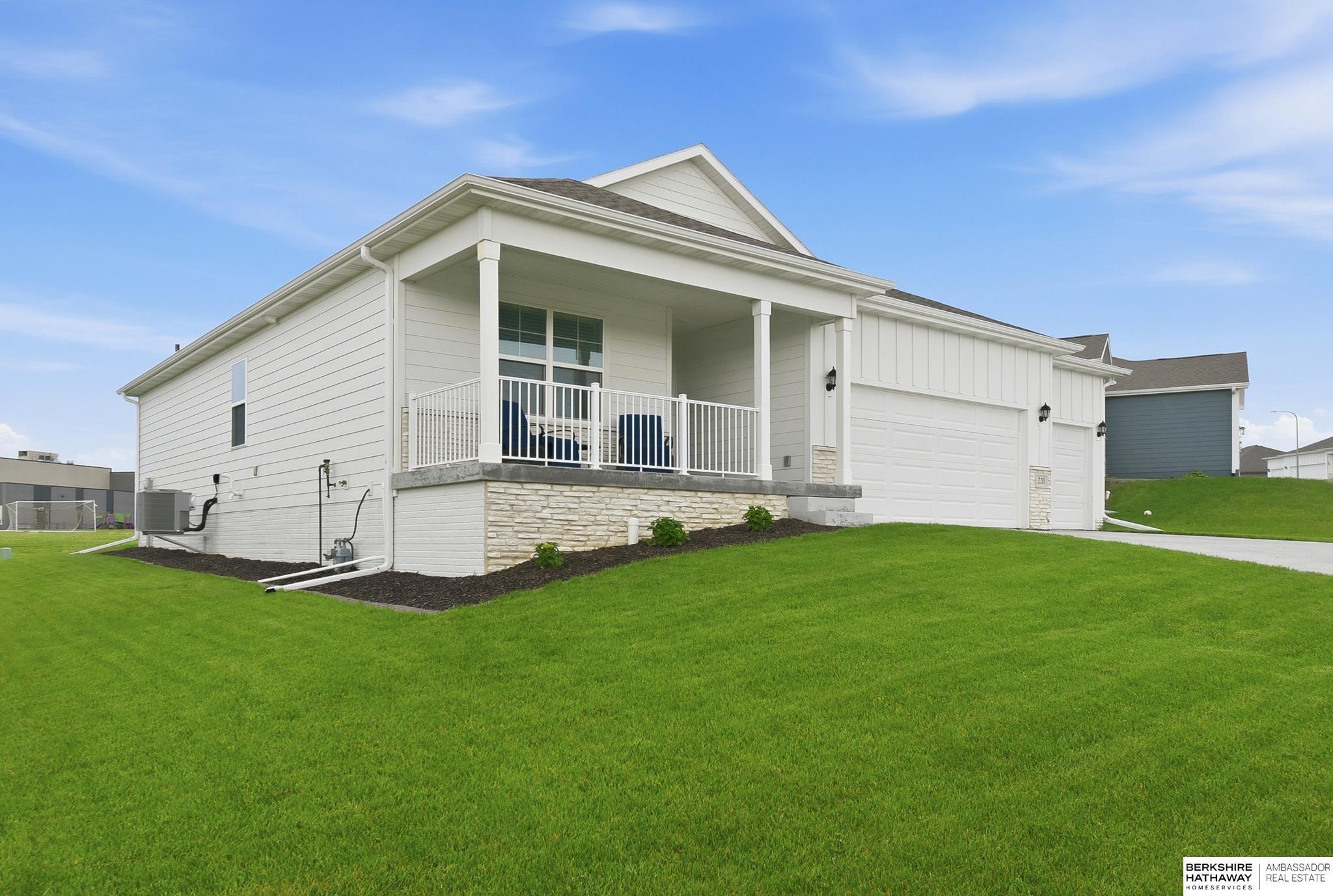 220 N 10th Avenue