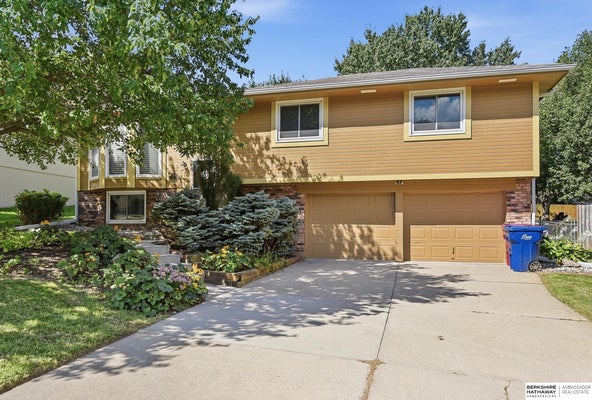 1006 CONESTOGA RD, PAPILLION, NE 68046 - Image 337897e7eb144f41b62c2bb3de69d6a0/411038366