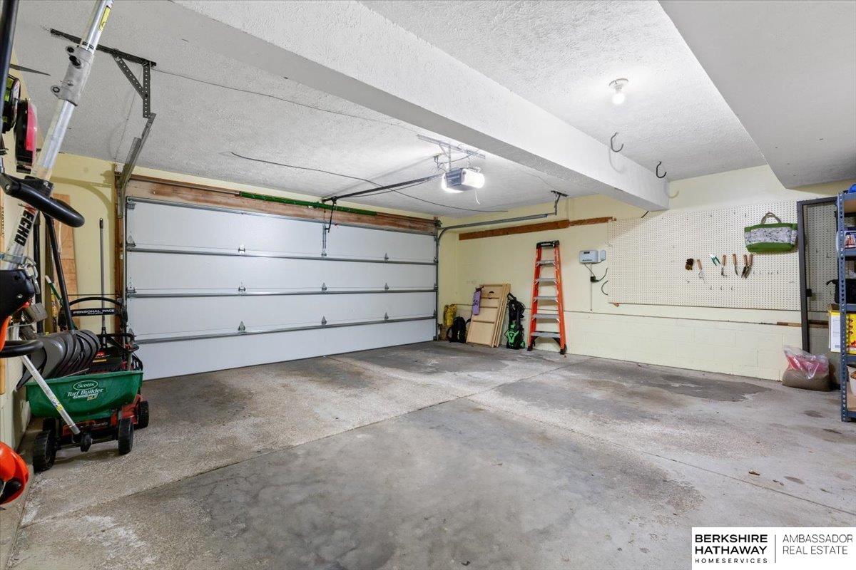 Omaha, Nebraska 68154, United States, 4 Bedrooms Bedrooms, ,3 BathroomsBathrooms,Residential,Active,154642