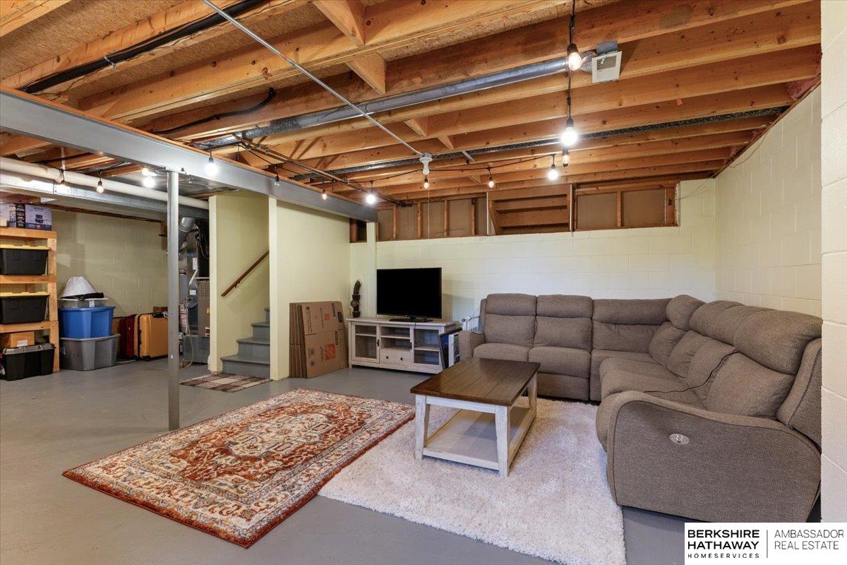 Omaha, Nebraska 68154, United States, 4 Bedrooms Bedrooms, ,3 BathroomsBathrooms,Residential,Active,154642