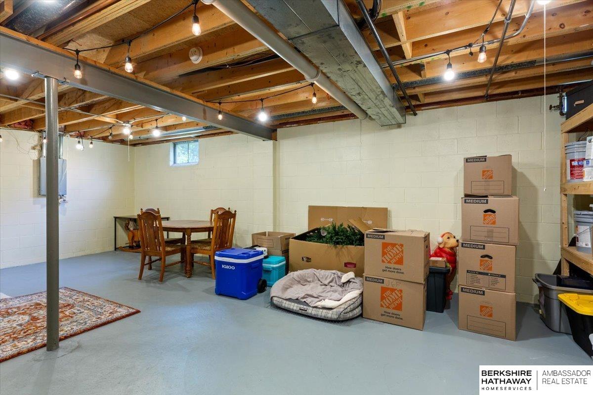 Omaha, Nebraska 68154, United States, 4 Bedrooms Bedrooms, ,3 BathroomsBathrooms,Residential,Active,154642