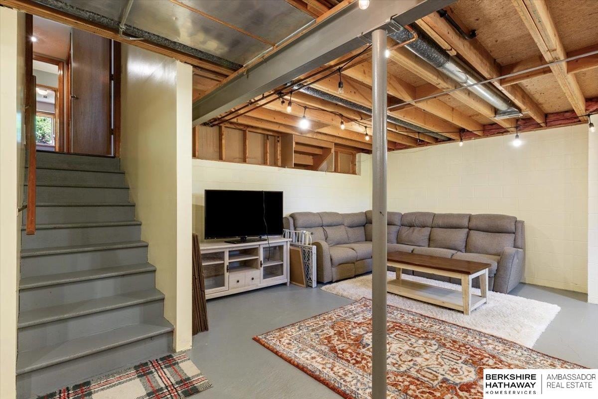 Omaha, Nebraska 68154, United States, 4 Bedrooms Bedrooms, ,3 BathroomsBathrooms,Residential,Active,154642