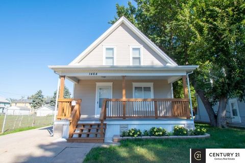 Photo of 1464 Emmet Street, Omaha, NE 68110 (MLS # 22529282)