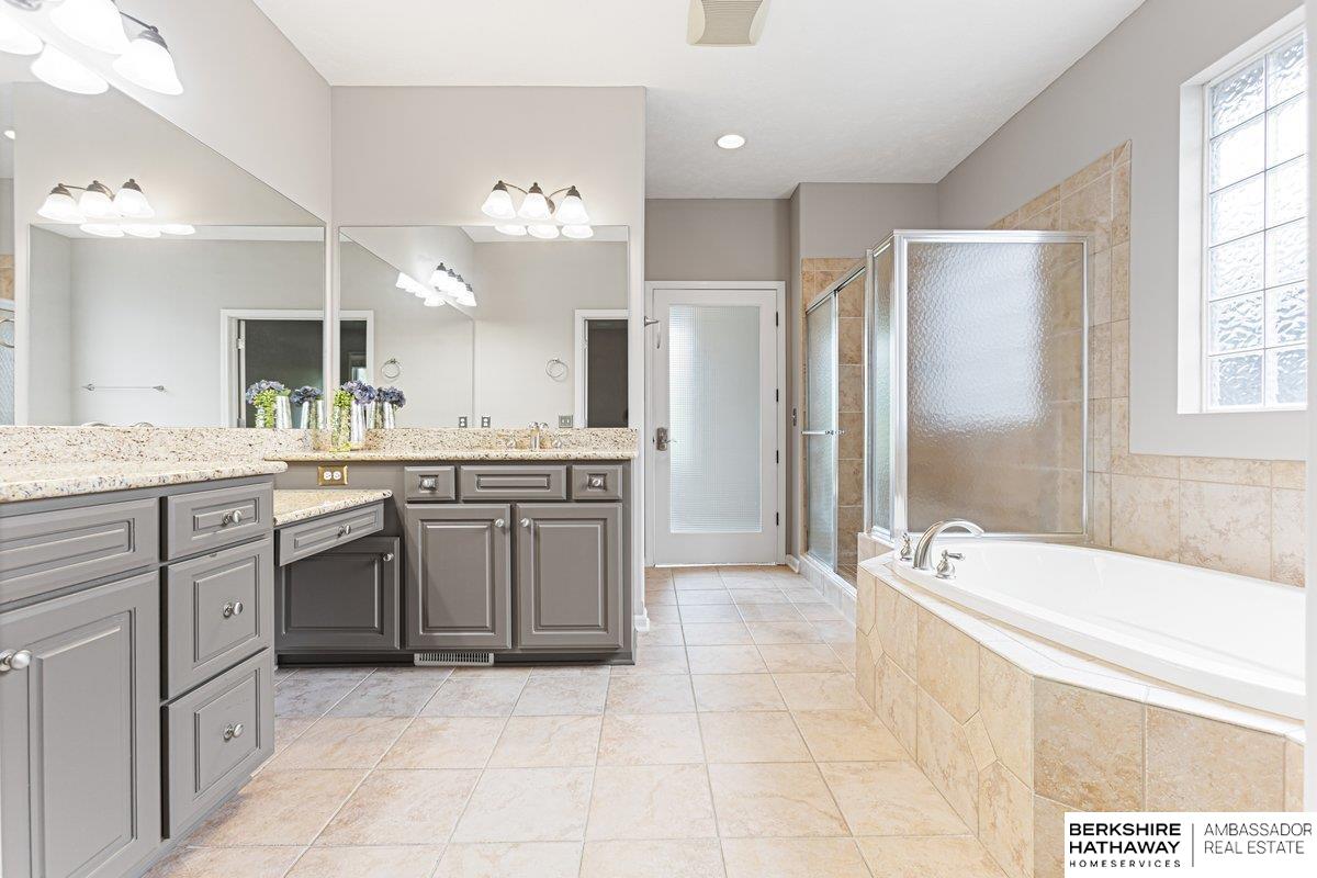 Omaha, Nebraska 68130, United States, 4 Bedrooms Bedrooms, ,3 BathroomsBathrooms,Residential,Active,189535