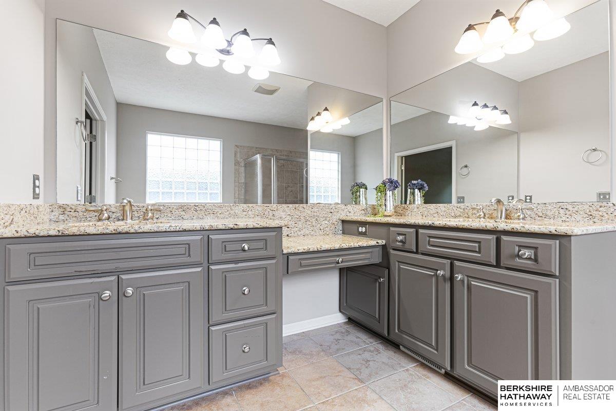 Omaha, Nebraska 68130, United States, 4 Bedrooms Bedrooms, ,3 BathroomsBathrooms,Residential,Active,189535