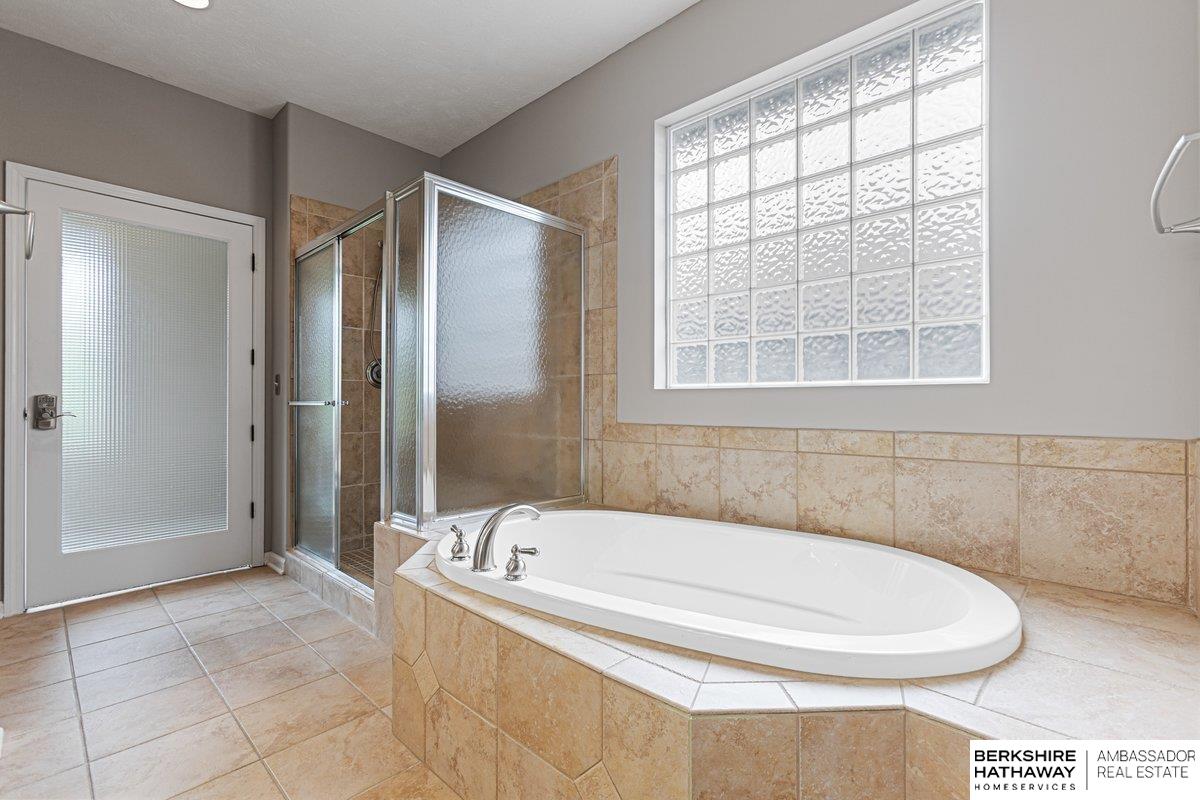 Omaha, Nebraska 68130, United States, 4 Bedrooms Bedrooms, ,3 BathroomsBathrooms,Residential,Active,189535