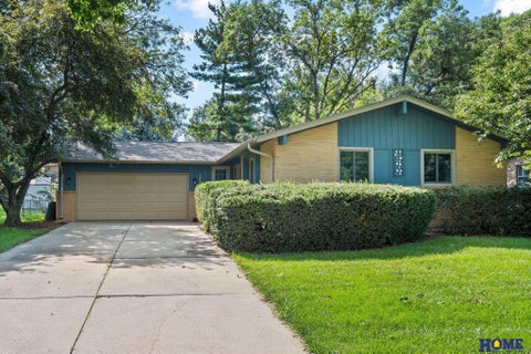 Photo of 1608 Devoe Drive, Lincoln, NE 68506 (MLS # 22624163)