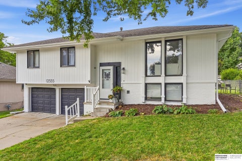 Photo of 12555 Yates Street, Omaha, NE 68164 (MLS # 22621006)