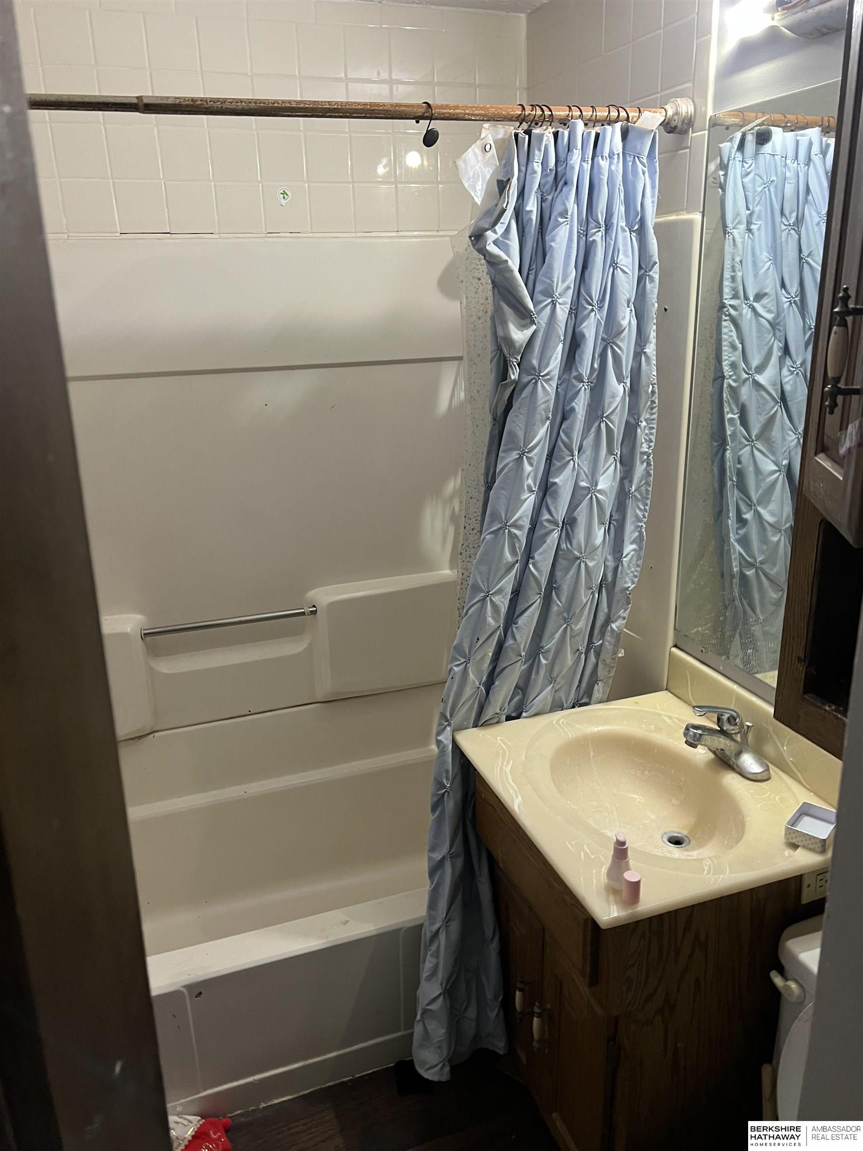 Omaha, Nebraska 68106, United States, 2 Bedrooms Bedrooms, ,2 BathroomsBathrooms,Residential,Active,86451