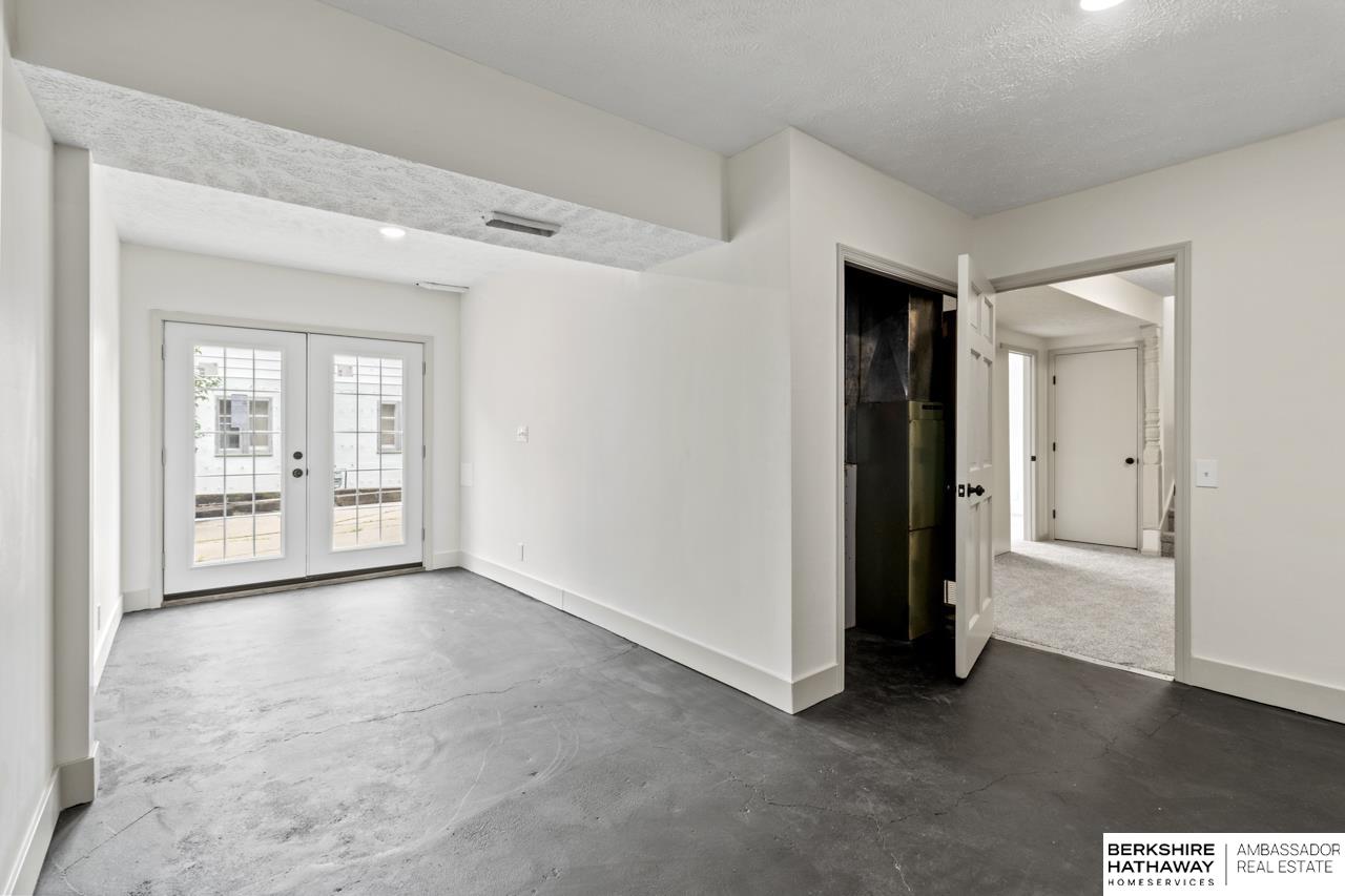 Omaha, Nebraska 68108, United States, 2 Bedrooms Bedrooms, ,2 BathroomsBathrooms,Residential,Pending,135899