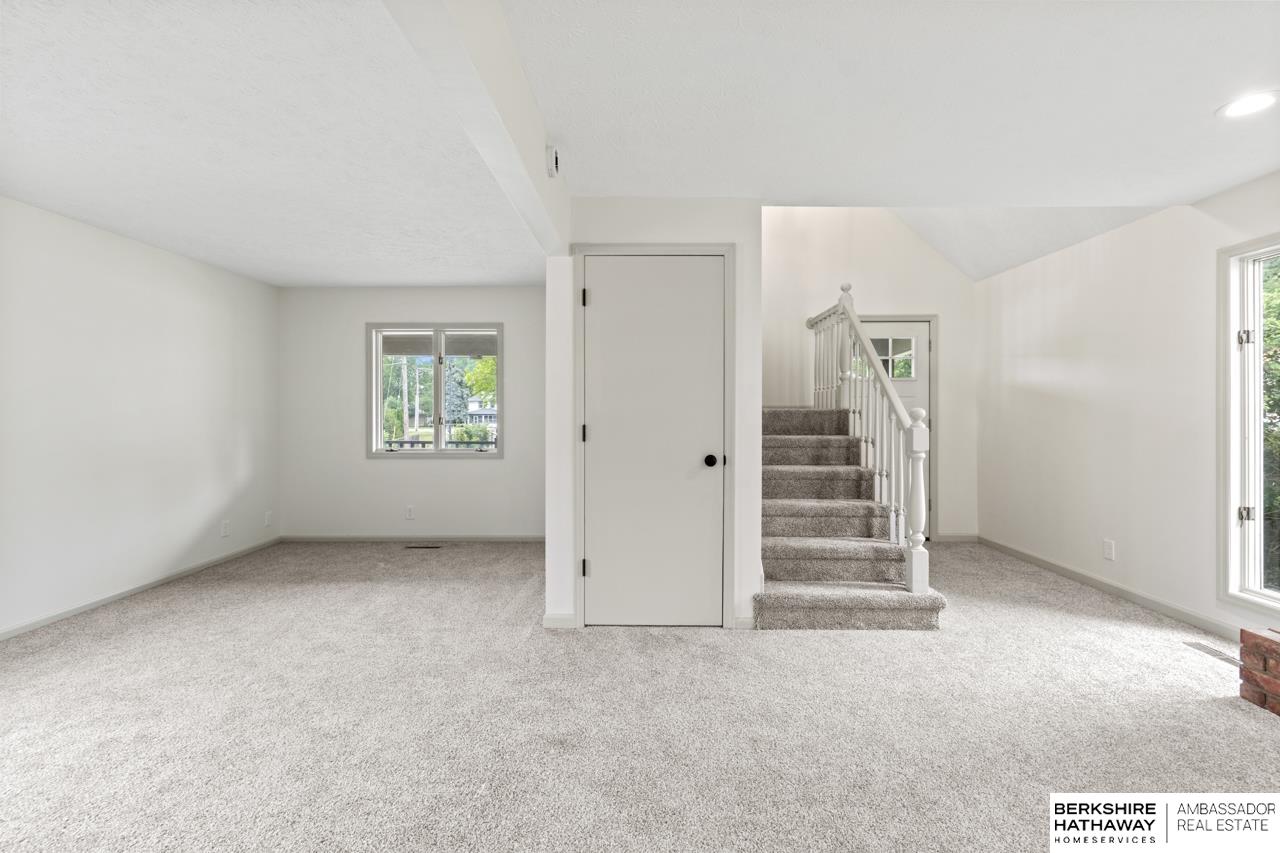 Omaha, Nebraska 68108, United States, 2 Bedrooms Bedrooms, ,2 BathroomsBathrooms,Residential,Pending,135899