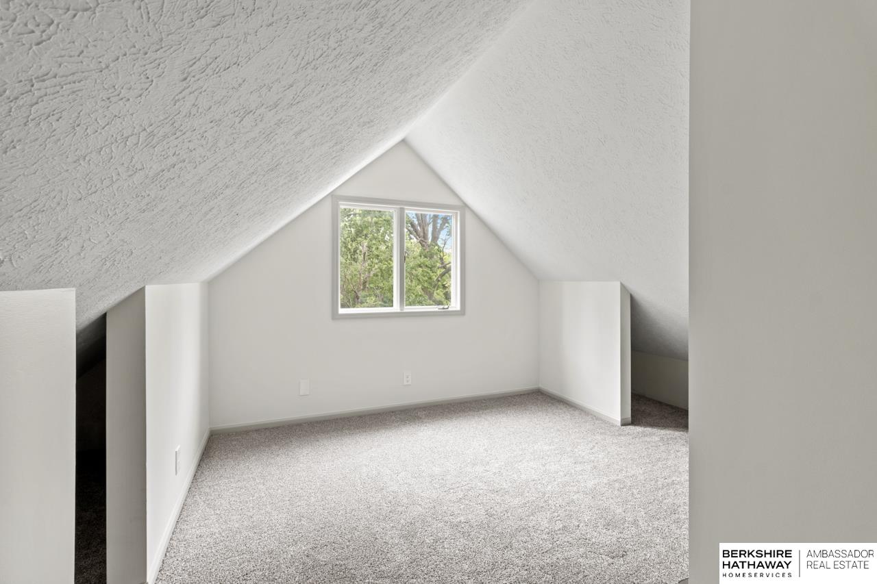 Omaha, Nebraska 68108, United States, 2 Bedrooms Bedrooms, ,2 BathroomsBathrooms,Residential,Pending,135899