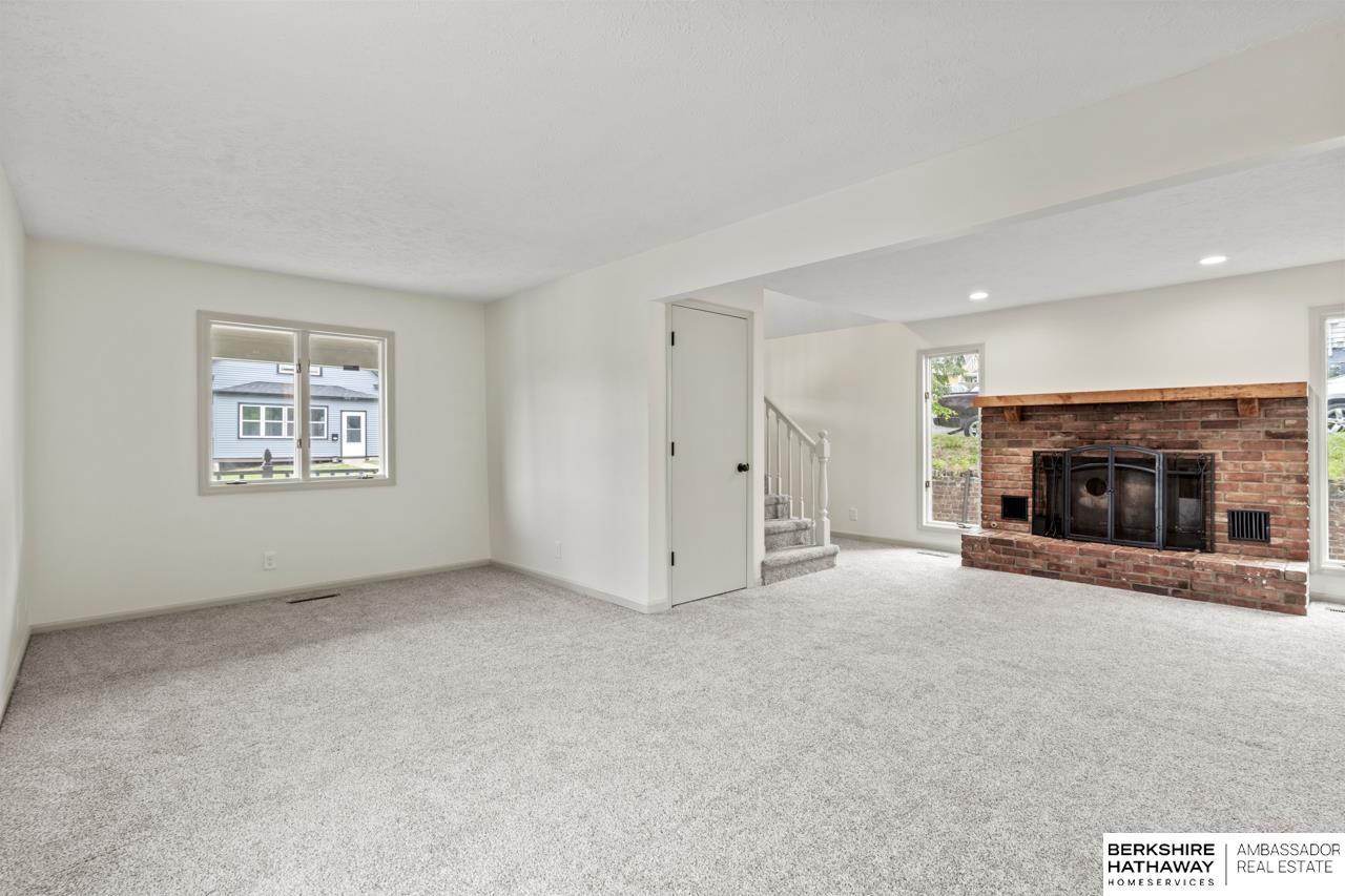 Omaha, Nebraska 68108, United States, 2 Bedrooms Bedrooms, ,2 BathroomsBathrooms,Residential,Pending,135899