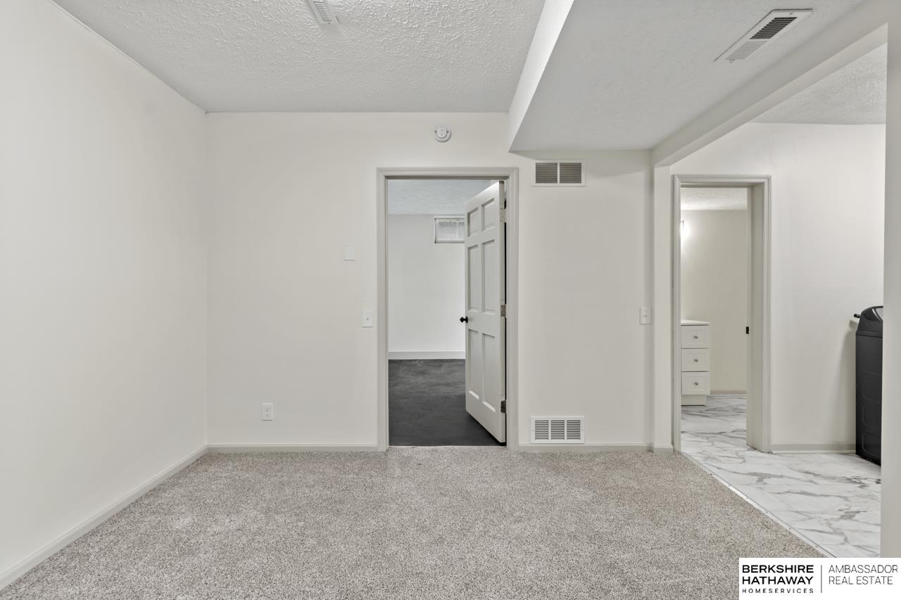 Omaha, Nebraska 68108, United States, 2 Bedrooms Bedrooms, ,2 BathroomsBathrooms,Residential,Pending,135899