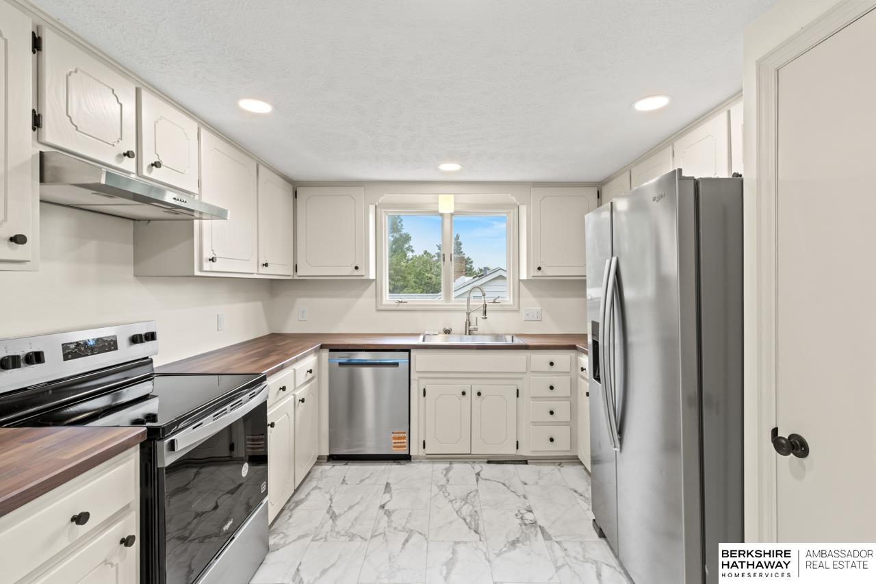 Omaha, Nebraska 68108, United States, 2 Bedrooms Bedrooms, ,2 BathroomsBathrooms,Residential,Pending,135899