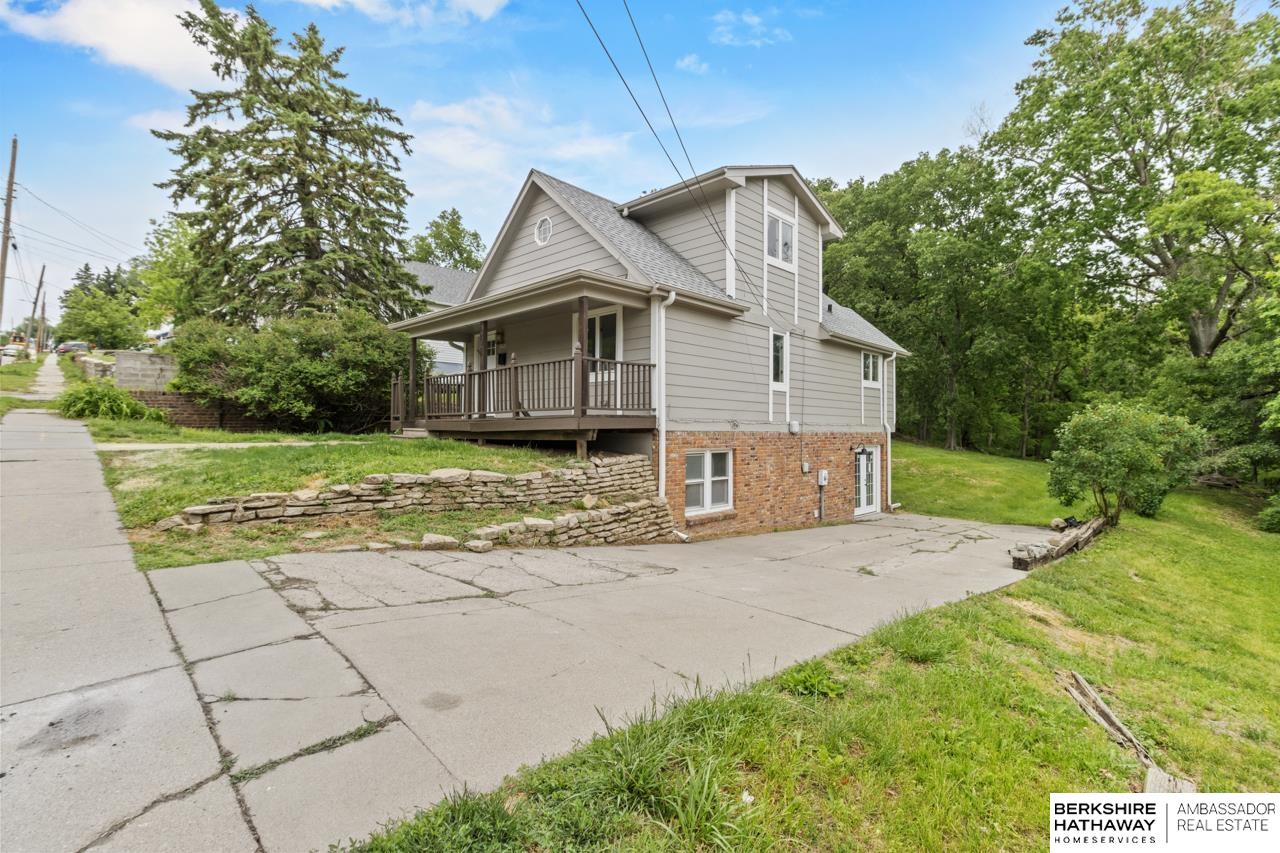 Omaha, Nebraska 68108, United States, 2 Bedrooms Bedrooms, ,2 BathroomsBathrooms,Residential,Pending,135899