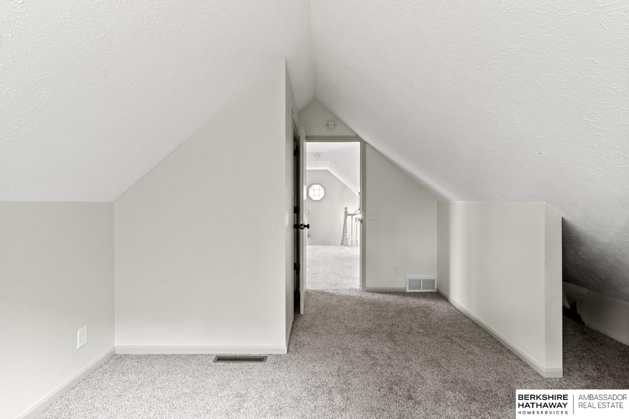 Omaha, Nebraska 68108, United States, 2 Bedrooms Bedrooms, ,2 BathroomsBathrooms,Residential,Pending,135899