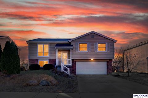 Photo of 15265 Wirt Street, Omaha, NE 68116 (MLS # 22601535)