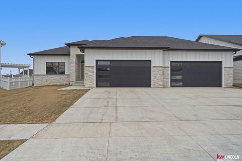 Photo of 3510 Tree Line Drive, Lincoln, NE 68516 (MLS # 22613329)