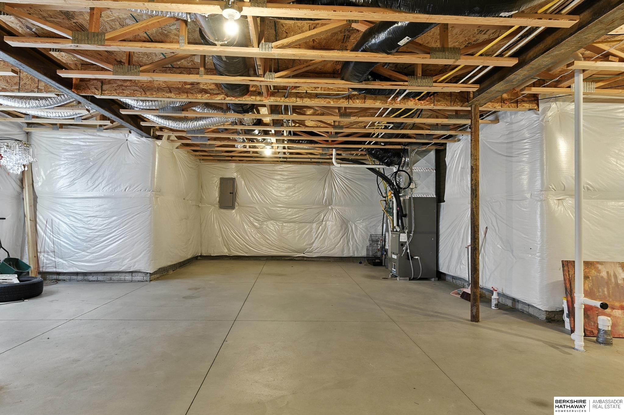 Omaha, Nebraska 68116, United States, 4 Bedrooms Bedrooms, ,2 BathroomsBathrooms,Residential,Pending,215576