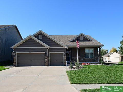 Photo of 18825 Lillian Street, Omaha, NE 68136 (MLS # 22529166)
