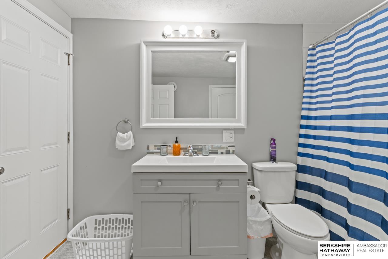 Omaha, Nebraska 68108, United States, 5 Bedrooms Bedrooms, ,3 BathroomsBathrooms,Residential,Active,240046