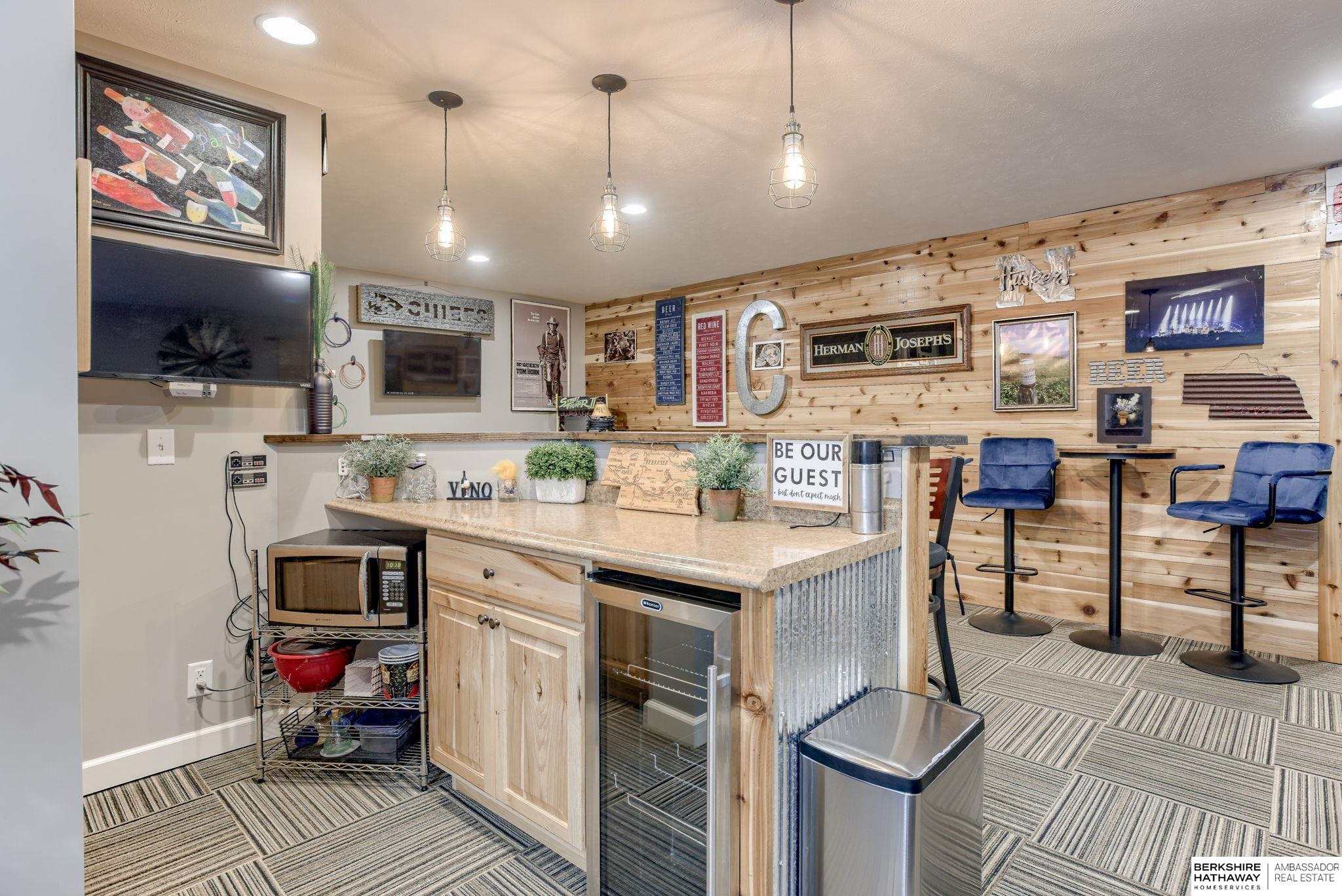 Omaha, Nebraska 68116, United States, 4 Bedrooms Bedrooms, ,3 BathroomsBathrooms,Residential,Active,143140