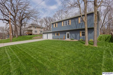Photo of 712 Lindberg Drive, Council Bluffs, IA 51503 (MLS # 22612580)