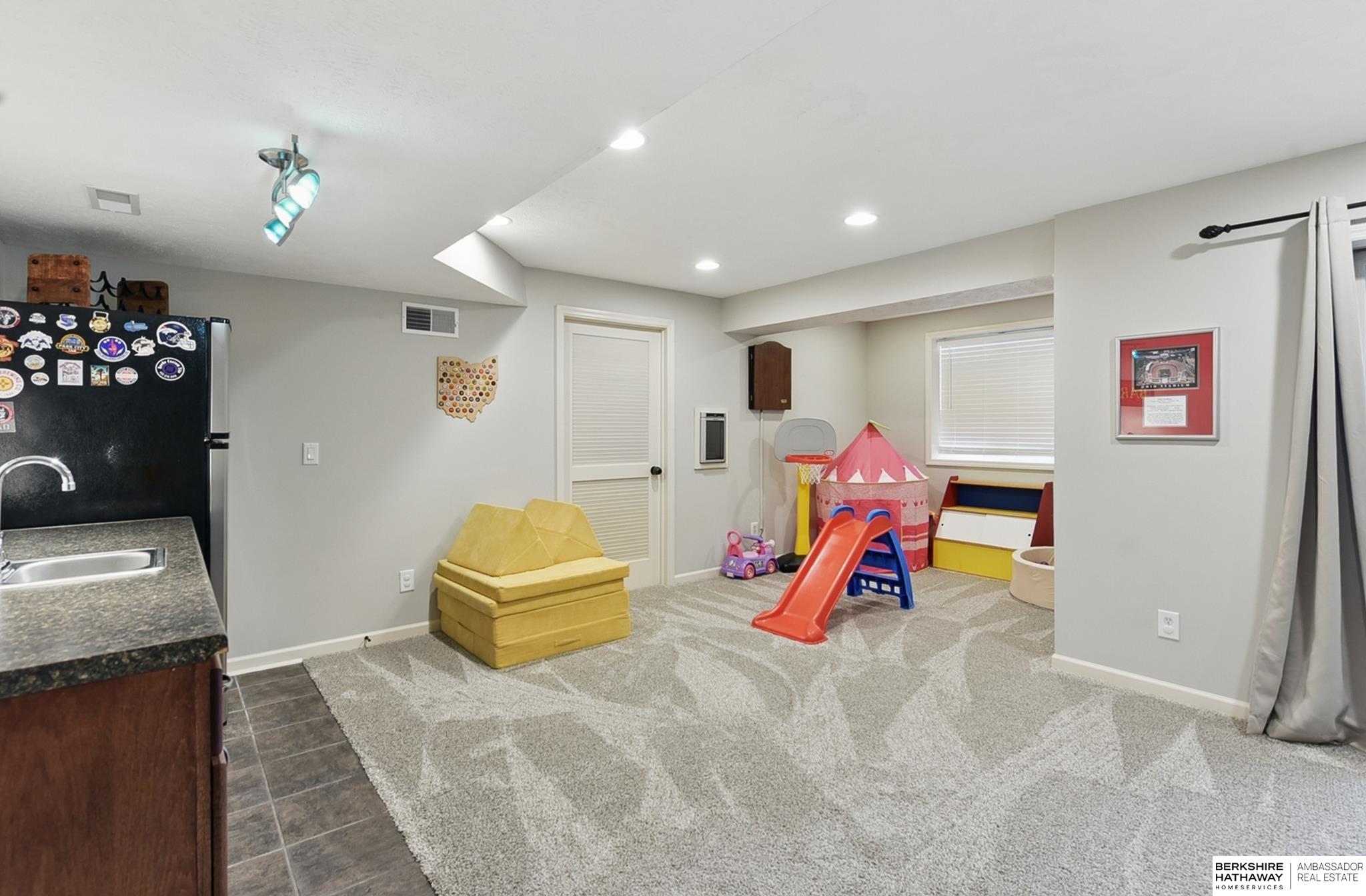 Omaha, Nebraska 68130, United States, 4 Bedrooms Bedrooms, ,3 BathroomsBathrooms,Residential,Active,151055