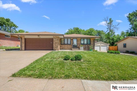 Photo of 1520 Fairfield Street, Lincoln, NE 68521 (MLS # 22615553)