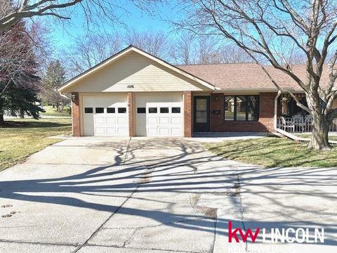 Photo of 1116 Silver Ridge #17 Road, Lincoln, NE 68510 (MLS # 22606653)