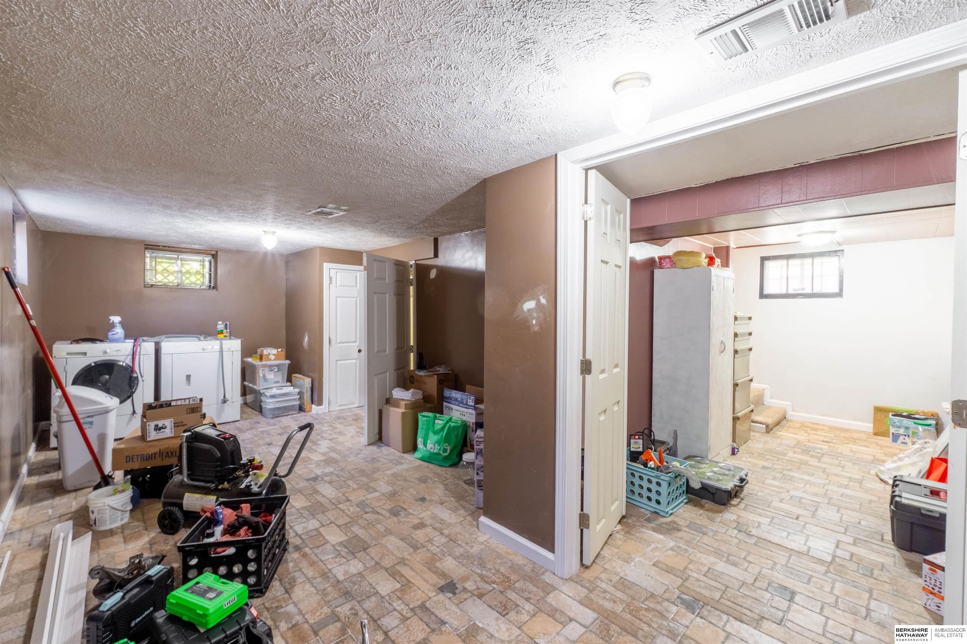 Omaha, Nebraska 68112, United States, 2 Bedrooms Bedrooms, ,2 BathroomsBathrooms,Residential,Active,238993