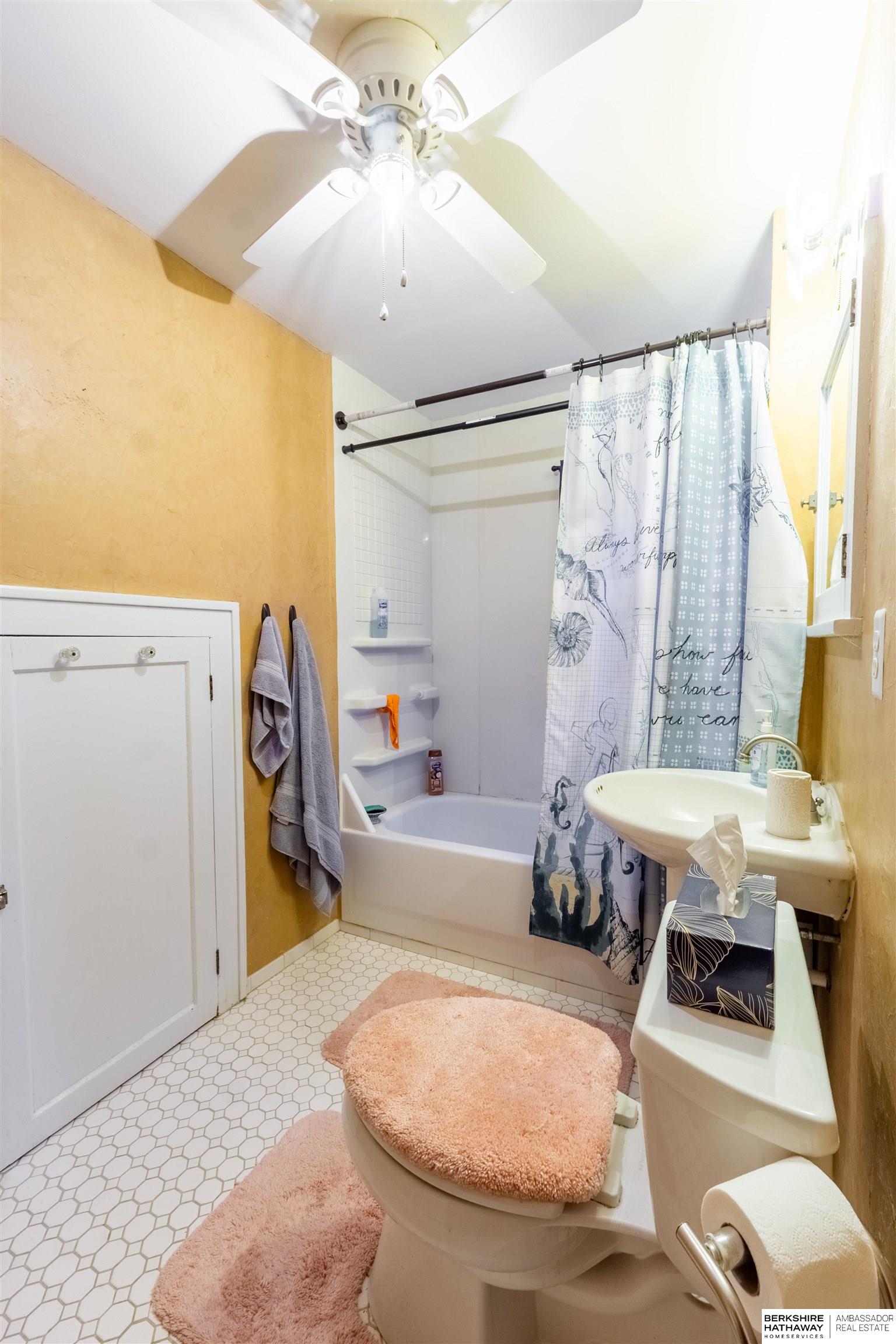 Omaha, Nebraska 68112, United States, 2 Bedrooms Bedrooms, ,2 BathroomsBathrooms,Residential,Active,238993