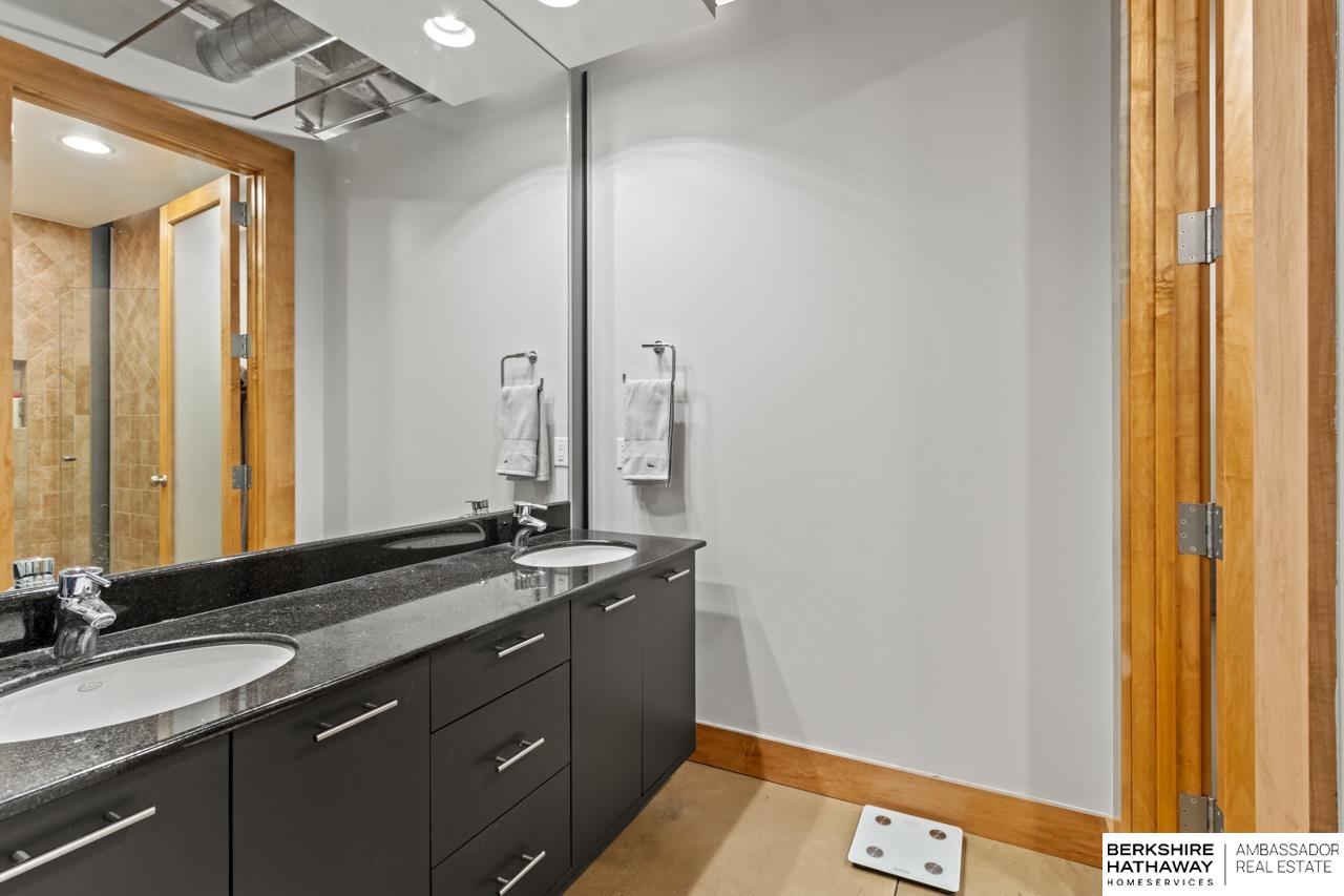 Omaha, Nebraska 68102, United States, 2 Bedrooms Bedrooms, ,2 BathroomsBathrooms,Residential,Active,187833