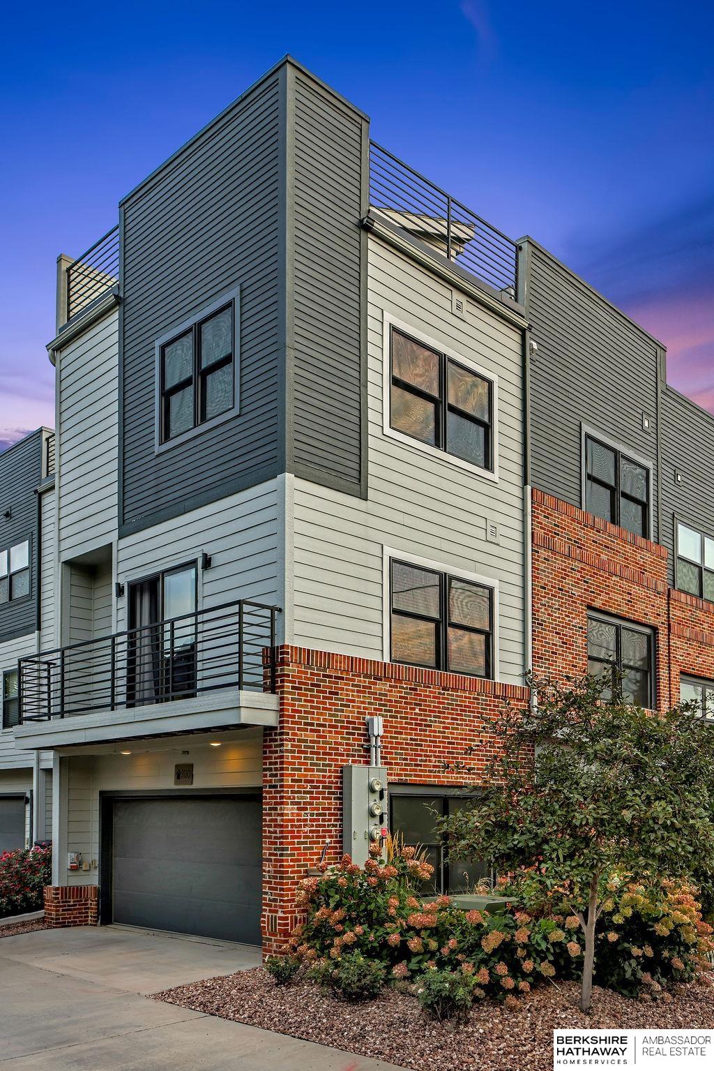 Omaha, Nebraska 68105, United States, 2 Bedrooms Bedrooms, ,3 BathroomsBathrooms,Residential,Active,229589 Omaha, Nebraska 68105, United States, 2 Bedrooms Bedrooms, ,3 BathroomsBathrooms,Residential,Active,229589