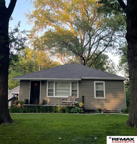 Photo of 2320 S 36th Street, Lincoln, NE 68506 (MLS # 22528596)