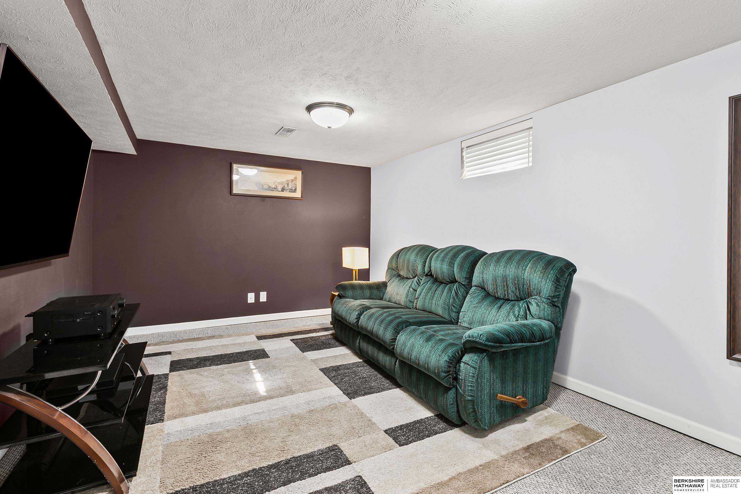 Lincoln, Nebraska 68507, United States, 2 Bedrooms Bedrooms, ,2 BathroomsBathrooms,Residential,Pending,187639