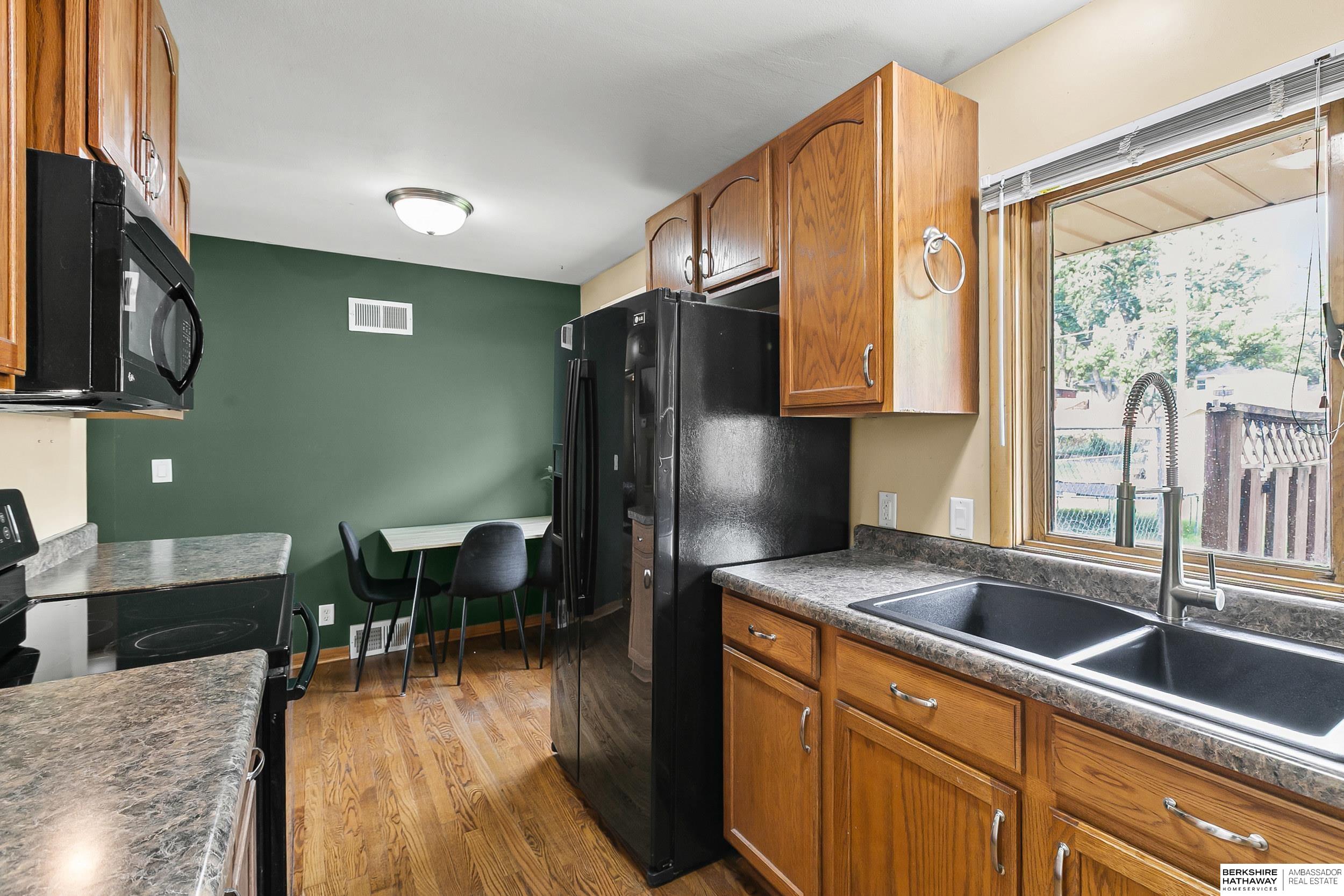 Lincoln, Nebraska 68507, United States, 2 Bedrooms Bedrooms, ,2 BathroomsBathrooms,Residential,Pending,187639