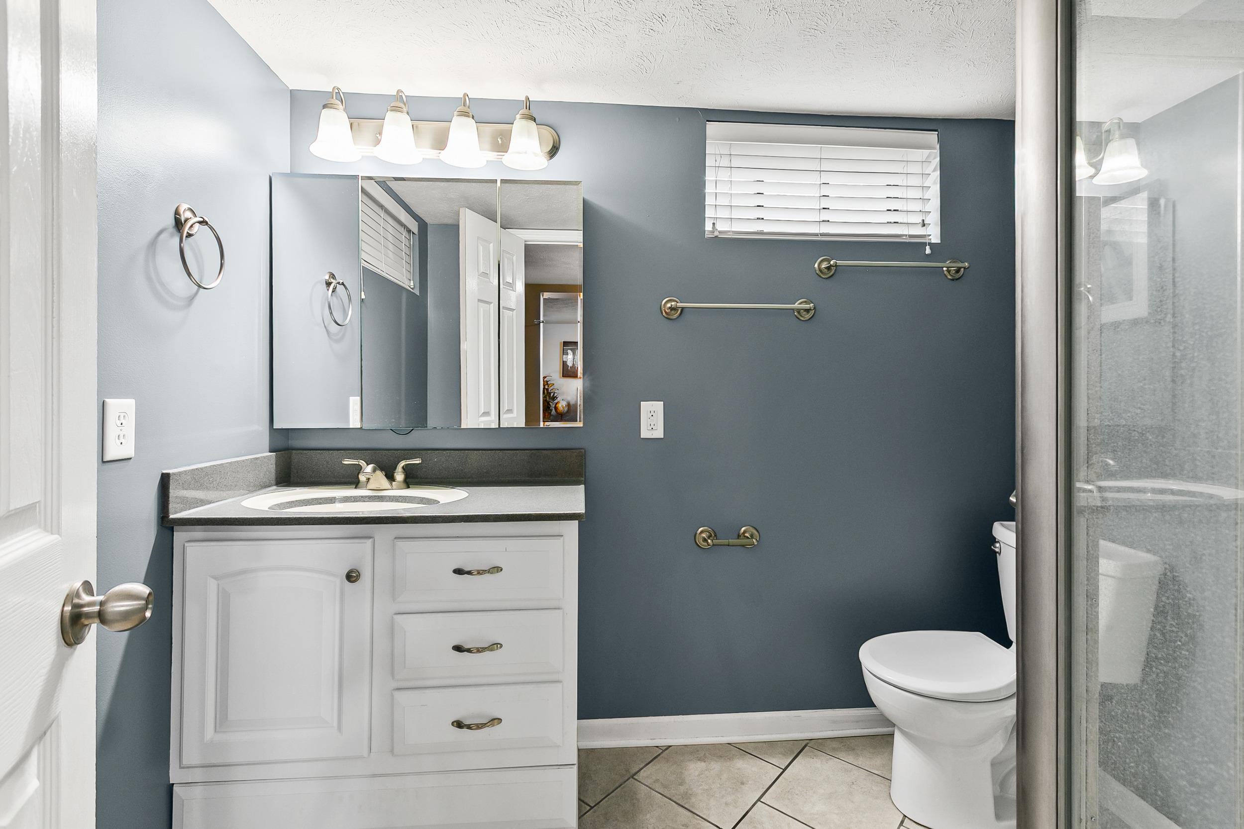 Lincoln, Nebraska 68507, United States, 2 Bedrooms Bedrooms, ,2 BathroomsBathrooms,Residential,Pending,187639