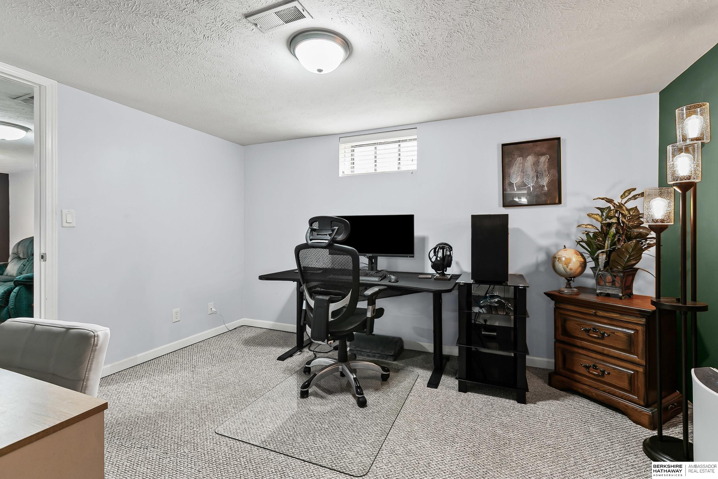 Lincoln, Nebraska 68507, United States, 2 Bedrooms Bedrooms, ,2 BathroomsBathrooms,Residential,Pending,187639