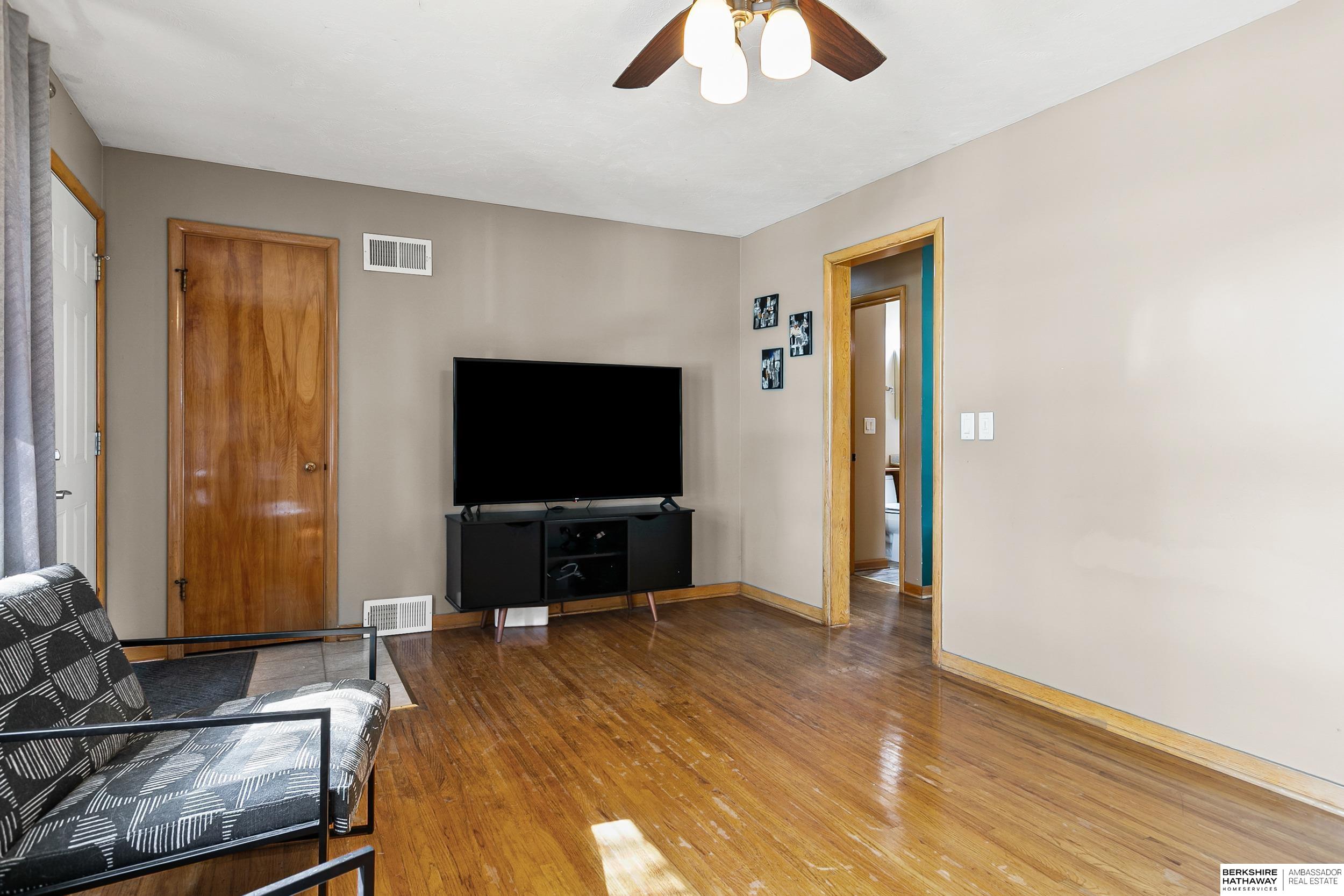 Lincoln, Nebraska 68507, United States, 2 Bedrooms Bedrooms, ,2 BathroomsBathrooms,Residential,Pending,187639