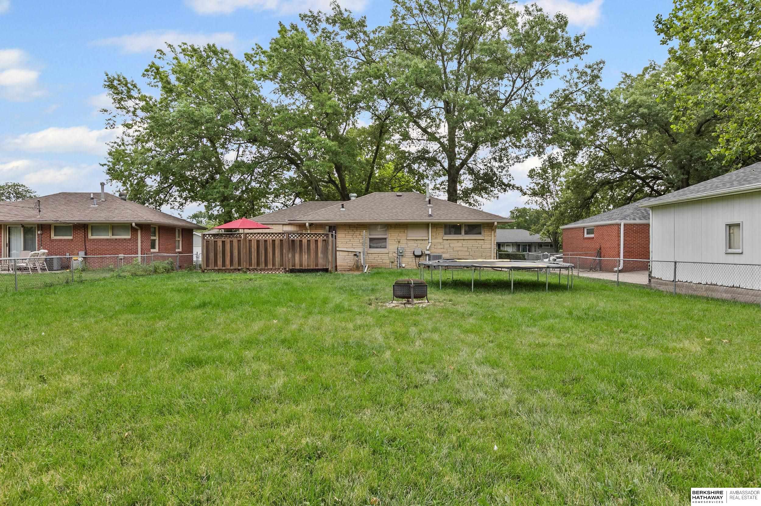 Lincoln, Nebraska 68507, United States, 2 Bedrooms Bedrooms, ,2 BathroomsBathrooms,Residential,Pending,187639