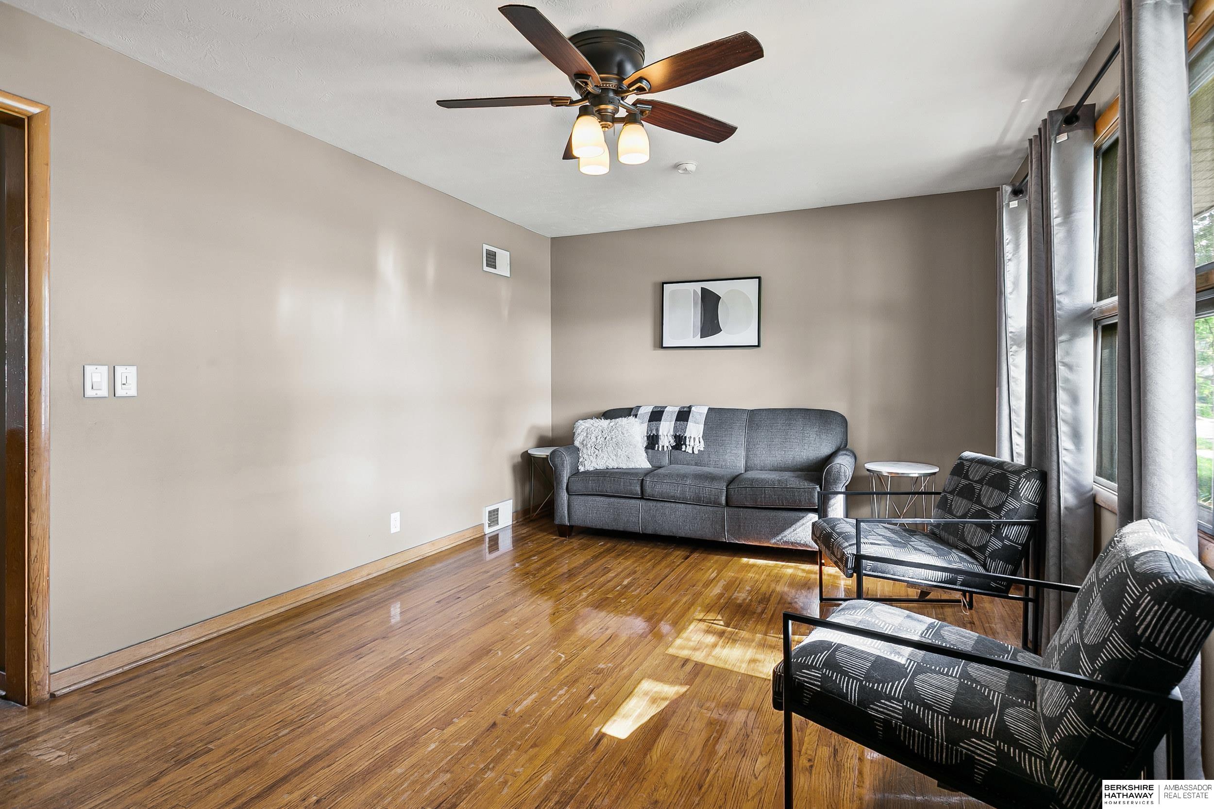 Lincoln, Nebraska 68507, United States, 2 Bedrooms Bedrooms, ,2 BathroomsBathrooms,Residential,Pending,187639