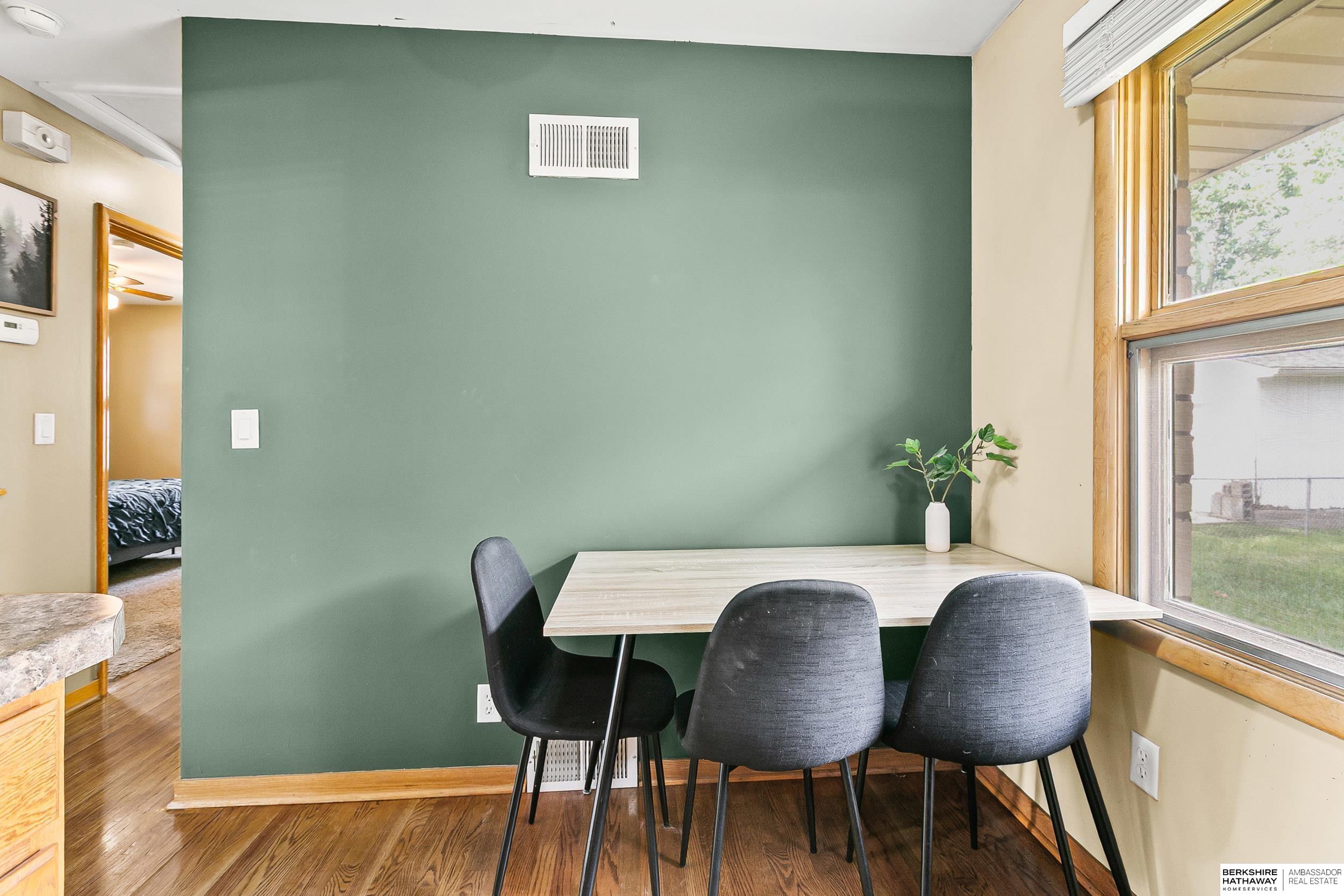 Lincoln, Nebraska 68507, United States, 2 Bedrooms Bedrooms, ,2 BathroomsBathrooms,Residential,Pending,187639