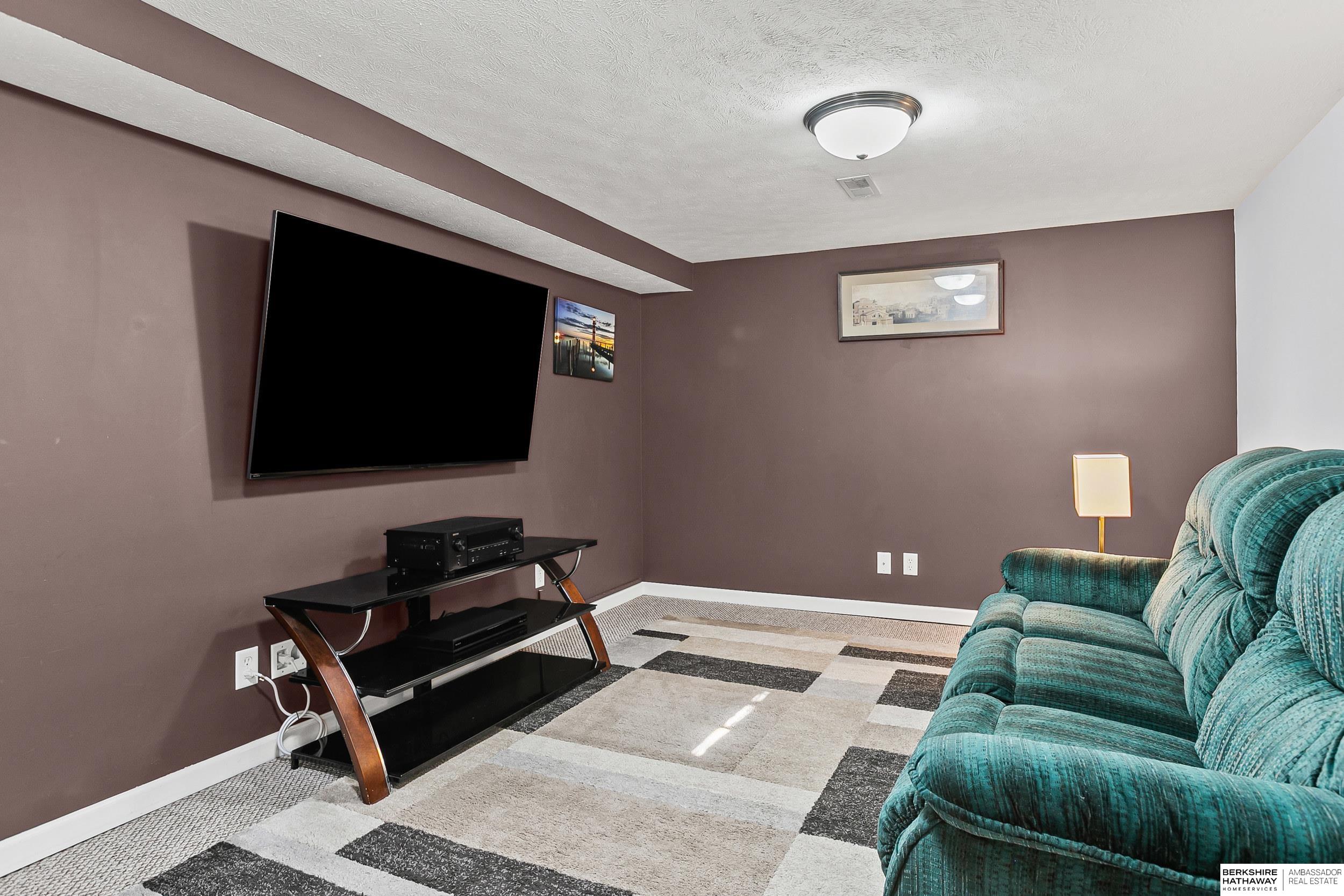 Lincoln, Nebraska 68507, United States, 2 Bedrooms Bedrooms, ,2 BathroomsBathrooms,Residential,Pending,187639