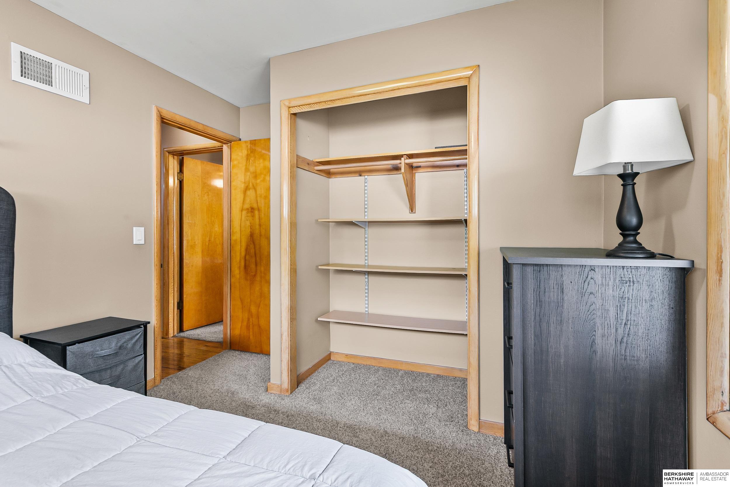 Lincoln, Nebraska 68507, United States, 2 Bedrooms Bedrooms, ,2 BathroomsBathrooms,Residential,Pending,187639